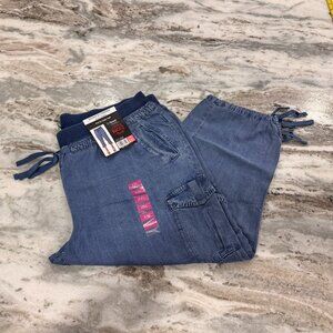 NWT KHAKIS AND COMPANY Pull on Cargo Capri Womens XXL